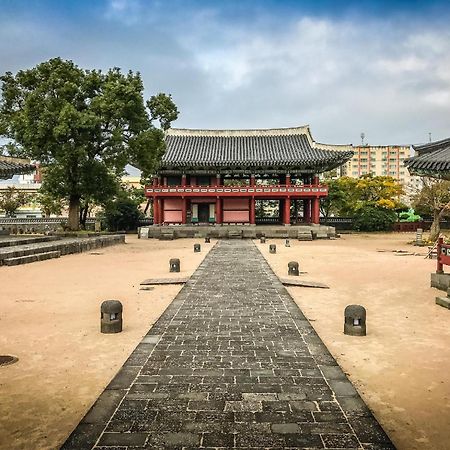 スターズ ホテル チェジュ ロベロ 済州市 エクステリア 写真