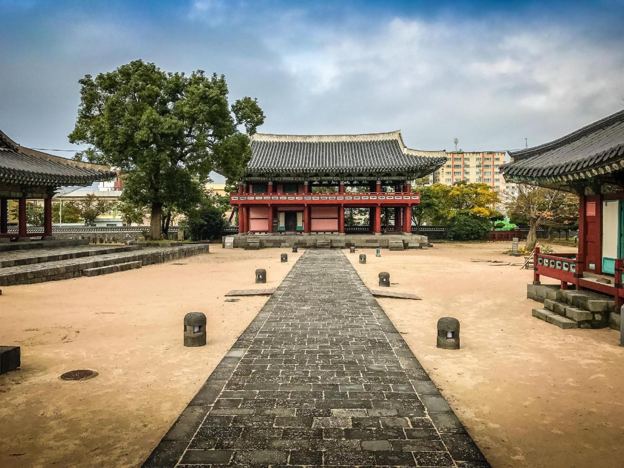 スターズ ホテル チェジュ ロベロ 済州市 エクステリア 写真